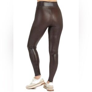 Spanx Faux Leather Croc Shine Brown Leggings Size M Pant in like new condition